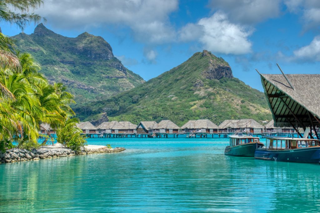 Tahiti resort lagoon